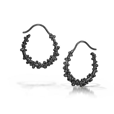 Pebble Petite Hoop
Oxidized silver Pebble Petite Hoop
Oxidized silver